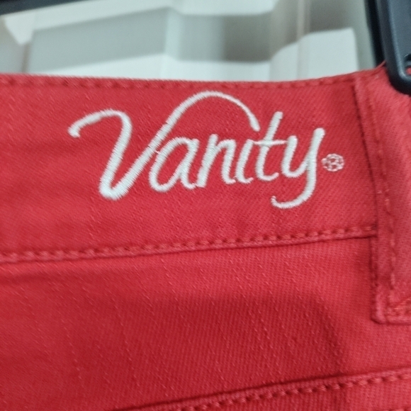 Vanity Harlow red jeans size 2/4 or size 26/31 destructed distressed Like New - Picture 6 of 7